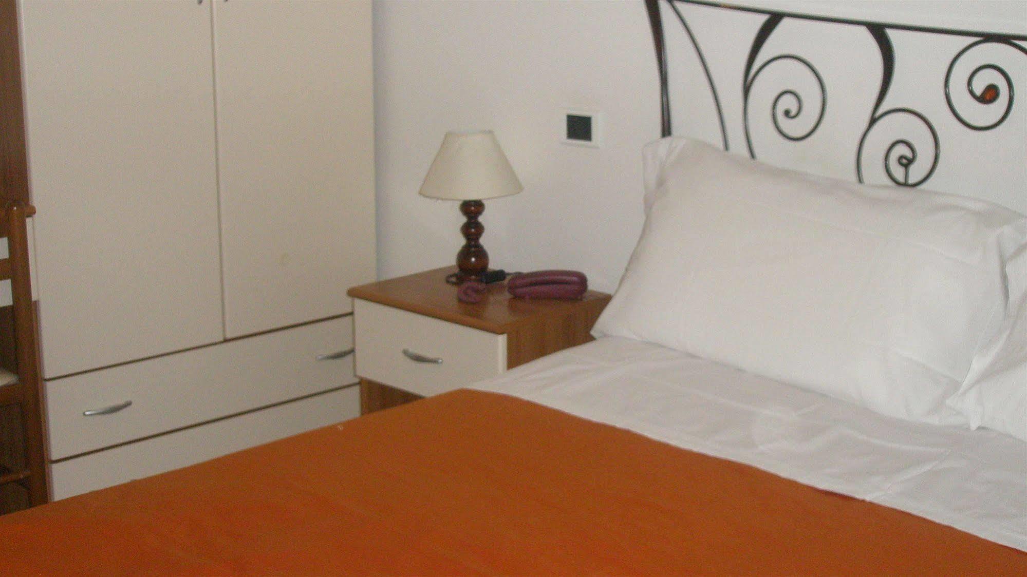 Hotel Athena สโปเลโต ภายนอก รูปภาพ