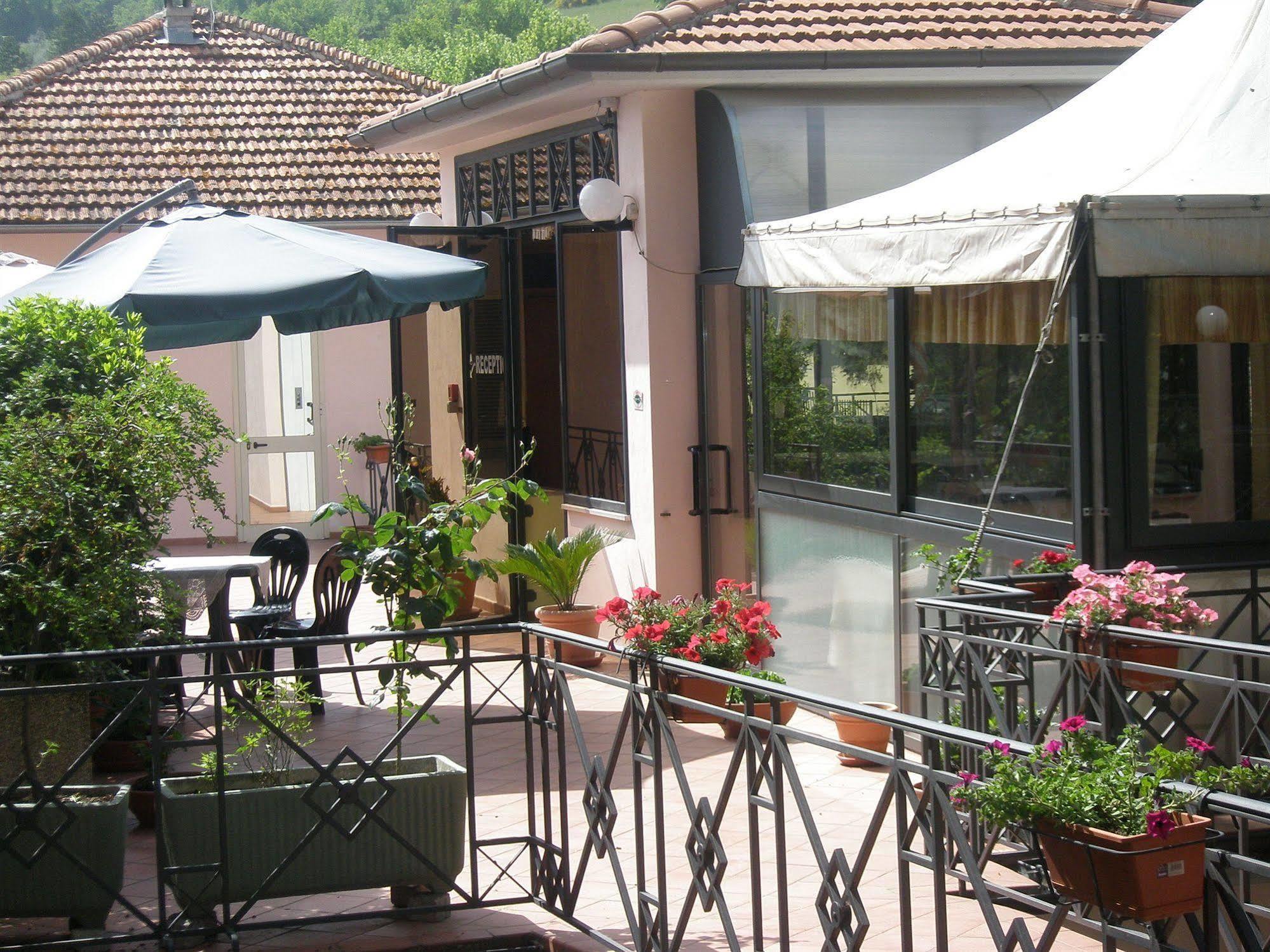 Hotel Athena สโปเลโต ภายนอก รูปภาพ