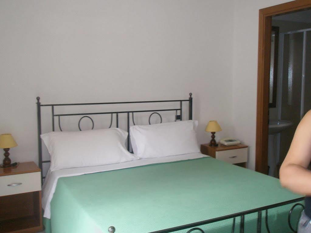 Hotel Athena สโปเลโต ภายนอก รูปภาพ
